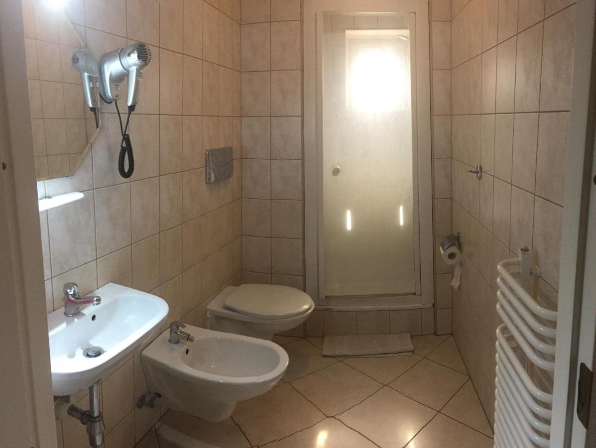 Pensjonat Przy Bloniach Krakau Exterior foto